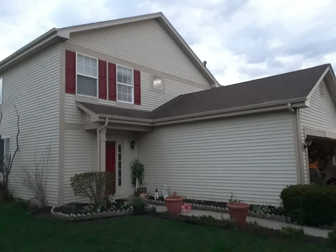 House Washing after power washing in Round Lake, IL