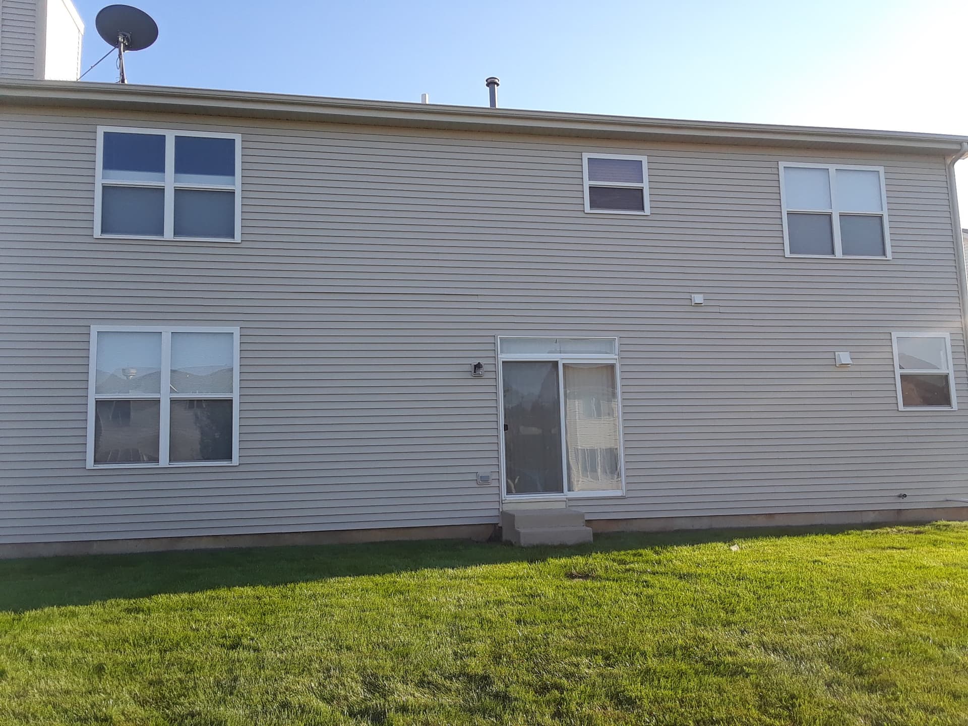 House Washing after power washing in Mundelein, IL